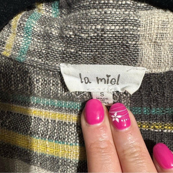 La Miel Oversized Button Down Long Sleeve Shirt Plaid Fringe Hem Size Small - Picture 2 of 12